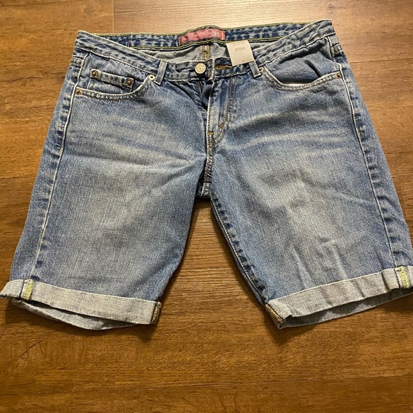 levi's bermuda shorts juniors